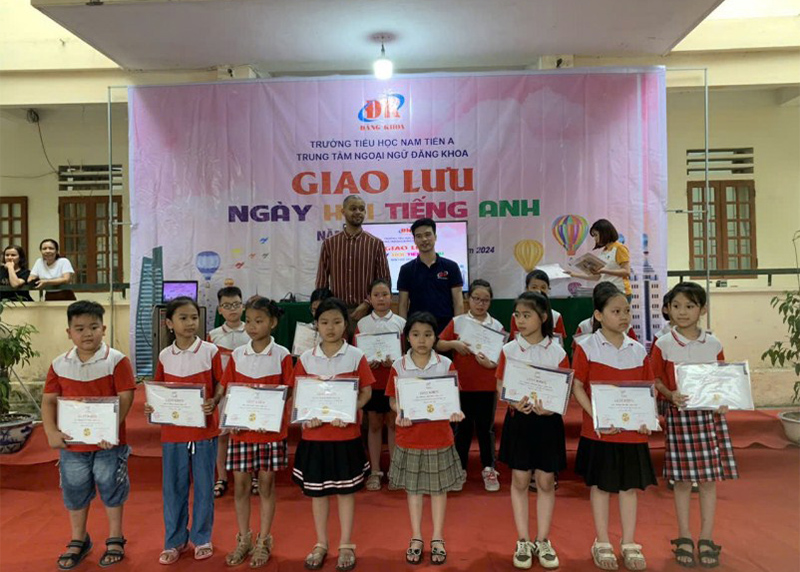 Cuộc thi giao lưu học sinh năng khiếu tiếng Anh: Tỏa sáng tài năng, vươn tầm thế giới